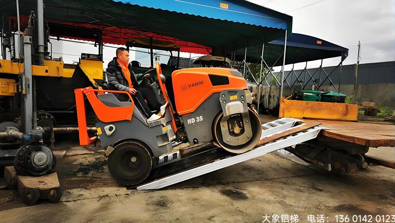 安阳“铝”行安全,稳收每一粒——收割机铝合金爬梯安全使用全攻略